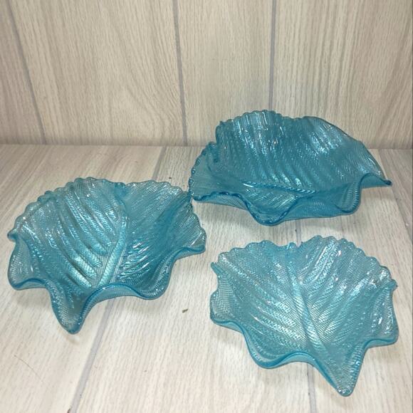 VNTG Set Of 3 Aquamarine Blue Leaf Shaped Glass Bowls Catch All Jewelry Key Dish - Picture 1 of 10